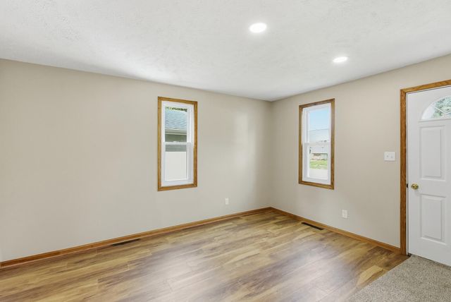 2111 S 10TH Street, Council Bluffs, IA 51501