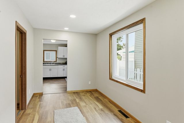 2111 S 10TH Street, Council Bluffs, IA 51501