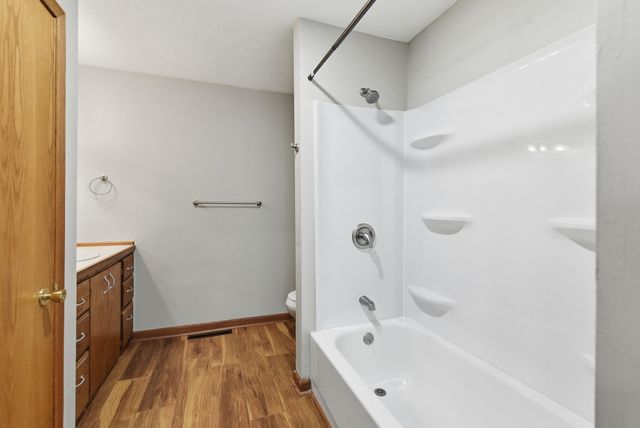 2111 S 10TH Street, Council Bluffs, IA 51501