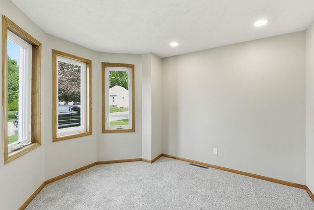 2111 S 10TH Street, Council Bluffs, IA 51501