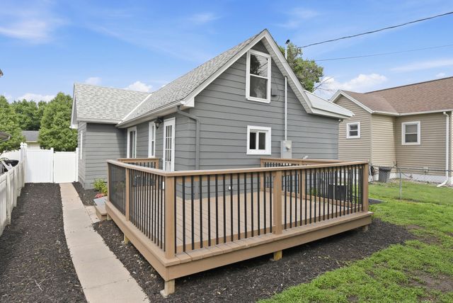 2111 S 10TH Street, Council Bluffs, IA 51501