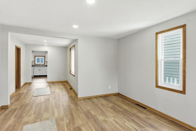 2111 S 10TH Street, Council Bluffs, IA 51501