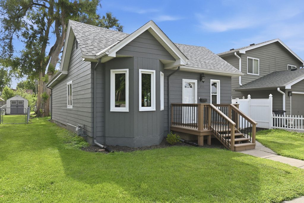 2111 S 10TH Street, Council Bluffs, IA 51501