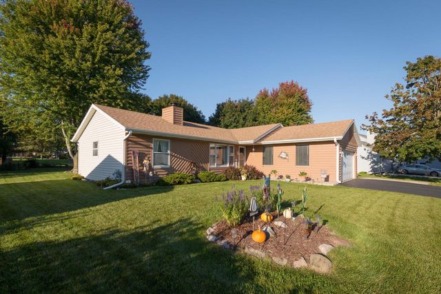 5616 Stonefield ROAD, Slinger, WI 53086