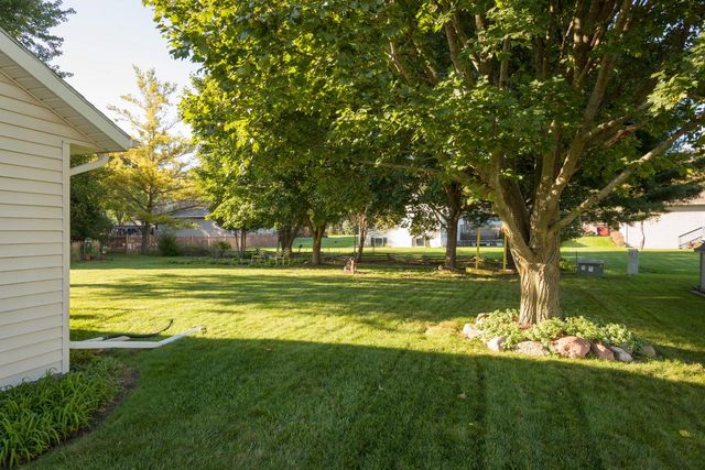 5616 Stonefield ROAD, Slinger, WI 53086