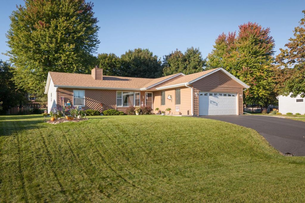 5616 Stonefield ROAD, Slinger, WI 53086