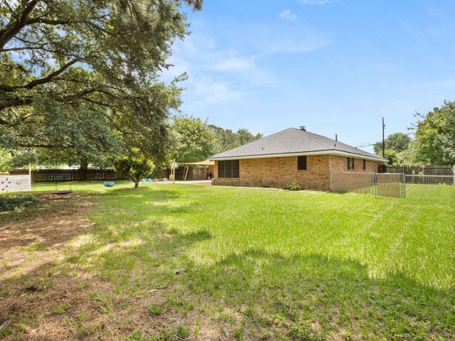 1616 Charleston, Deridder, LA 70634
