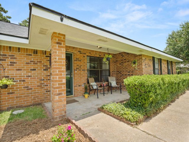 1616 Charleston, Deridder, LA 70634