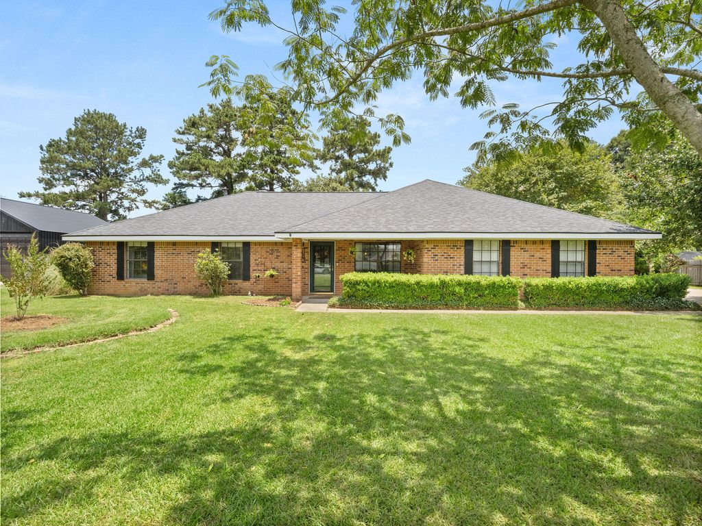 1616 Charleston, Deridder, LA 70634