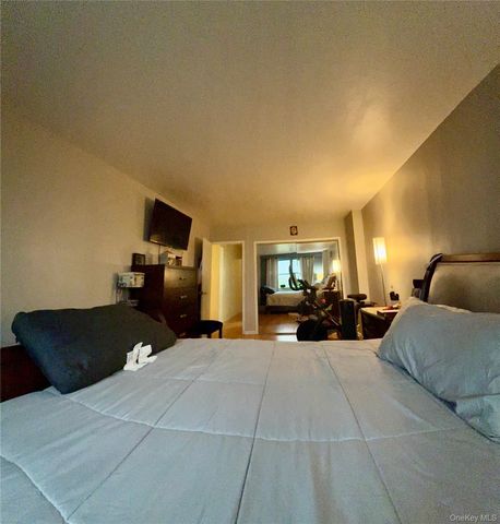 61-20 Grand Central Parkway B 708, Forest Hills, NY 11375