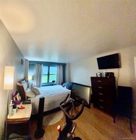 61-20 Grand Central Parkway B 708, Forest Hills, NY 11375