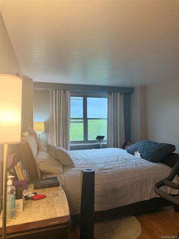 61-20 Grand Central Parkway B 708, Forest Hills, NY 11375