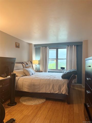61-20 Grand Central Parkway B 708, Forest Hills, NY 11375