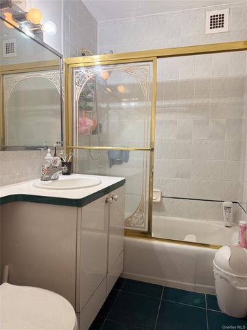 61-20 Grand Central Parkway B 708, Forest Hills, NY 11375