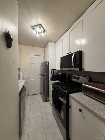 61-20 Grand Central Parkway B 708, Forest Hills, NY 11375