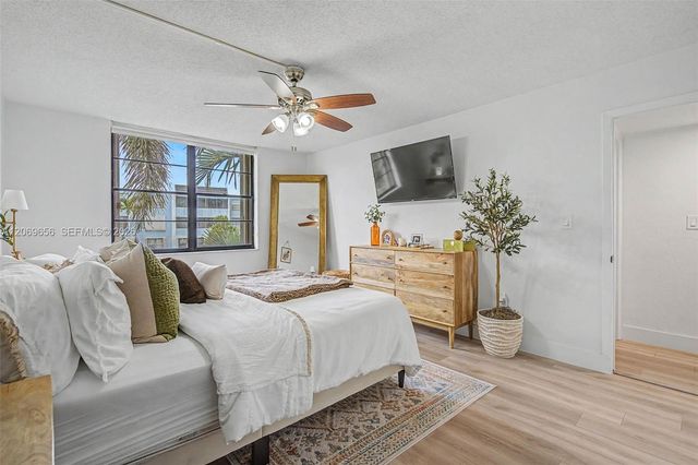 10852 N Kendall Drive 314, Miami, FL 33176