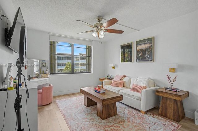 10852 N Kendall Drive 314, Miami, FL 33176