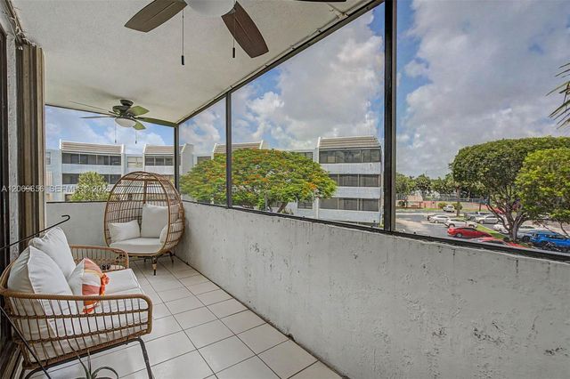 10852 N Kendall Drive 314, Miami, FL 33176