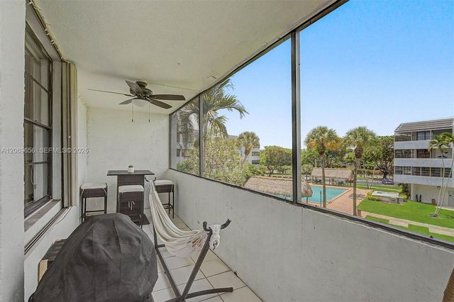 10852 N Kendall Drive 314, Miami, FL 33176