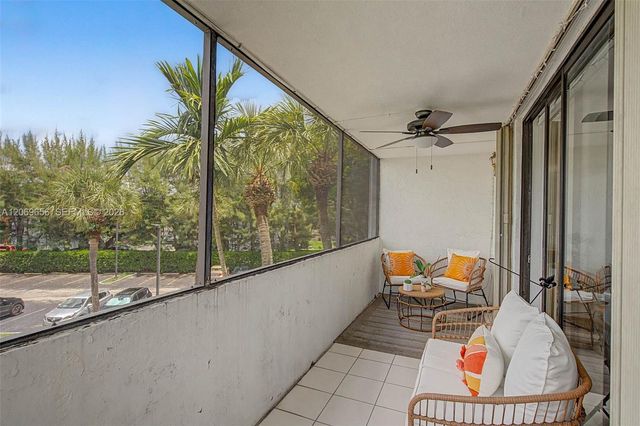 10852 N Kendall Drive 314, Miami, FL 33176
