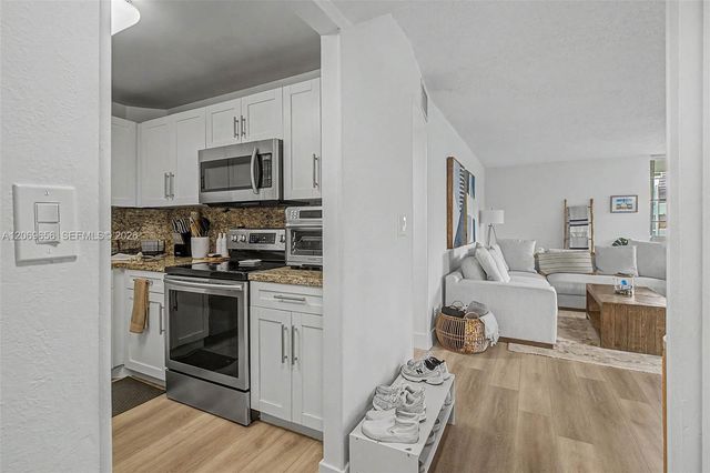 10852 N Kendall Drive 314, Miami, FL 33176