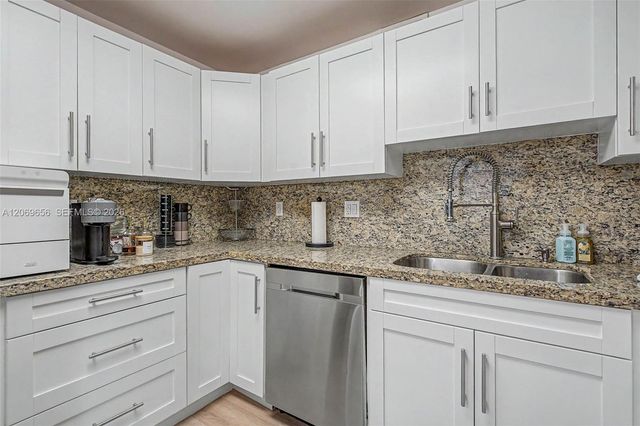 10852 N Kendall Drive 314, Miami, FL 33176