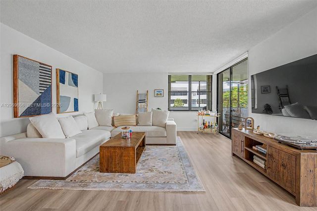 10852 N Kendall Drive 314, Miami, FL 33176