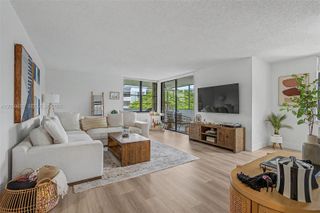 10852 N Kendall Drive 314, Miami, FL 33176
