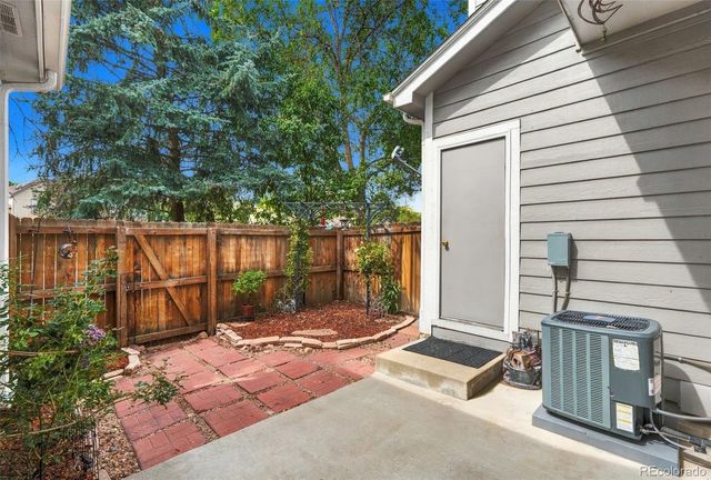 9609 W Chatfield Avenue B, Littleton, CO 80128