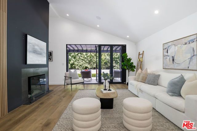 5900 Nita Avenue, Woodland Hills (los Angeles), CA 91367