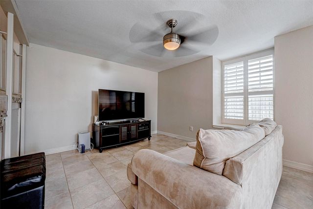 10189 Beekman Place Drive, Houston, TX 77043