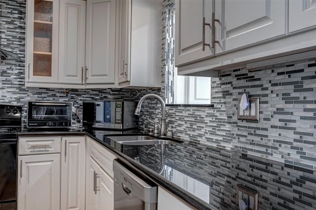 10189 Beekman Place Drive, Houston, TX 77043