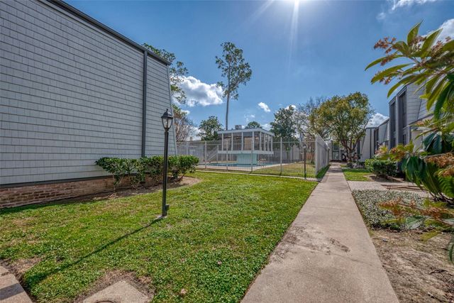 10189 Beekman Place Drive, Houston, TX 77043