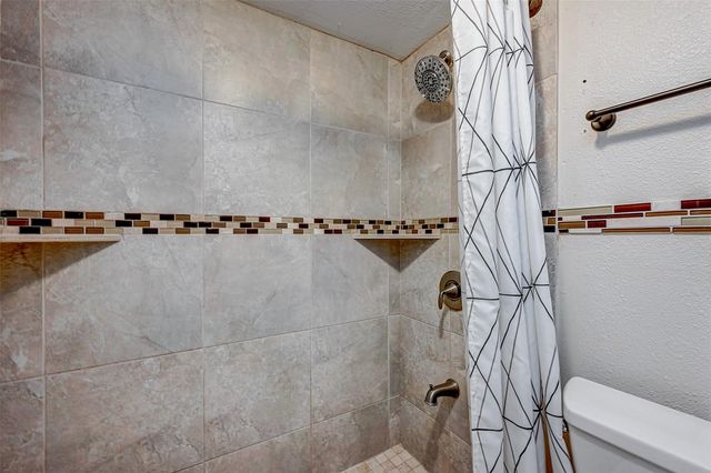 10189 Beekman Place Drive, Houston, TX 77043