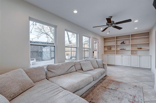 10189 Beekman Place Drive, Houston, TX 77043