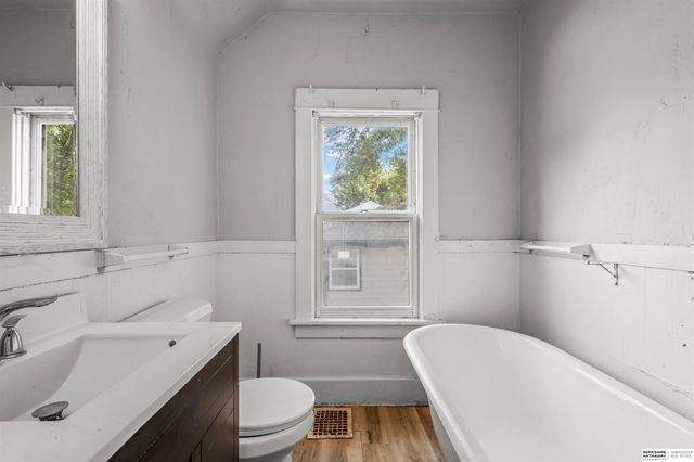 4215 Camden Avenue, Omaha, NE 68111