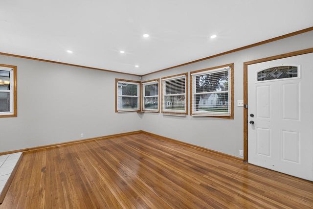 3822 S 19th STREET, Milwaukee, WI 53221