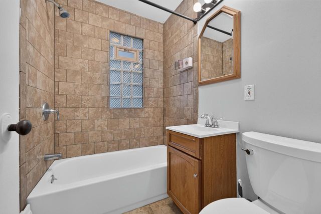 3822 S 19th STREET, Milwaukee, WI 53221