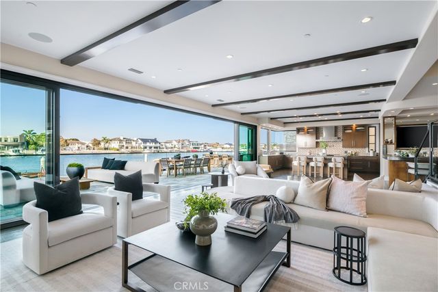 16462 Malden Circle, Huntington Beach, CA 92649