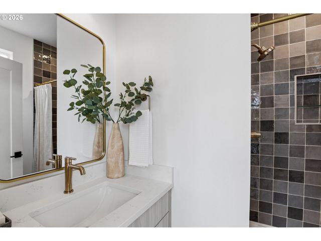 4066 Se Long St, Portland, OR 97202