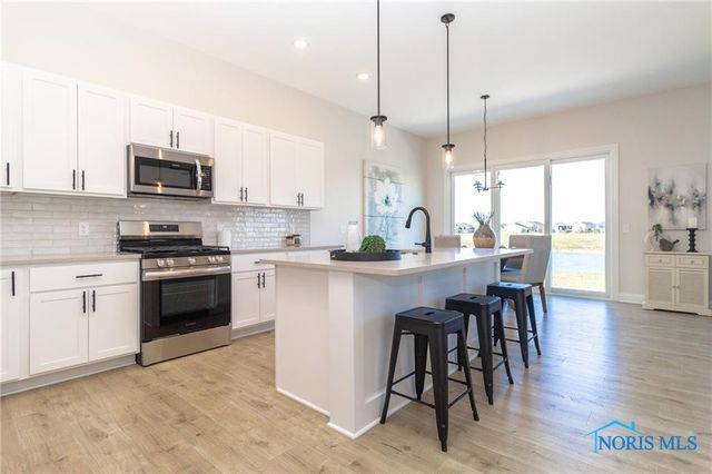 1244 Dublin Drive, Waterville, OH 43566