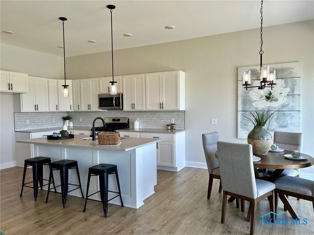 1244 Dublin Drive, Waterville, OH 43566