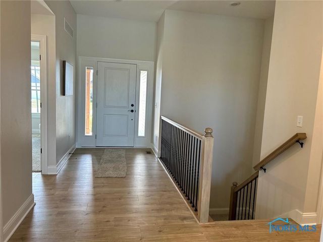 1244 Dublin Drive, Waterville, OH 43566