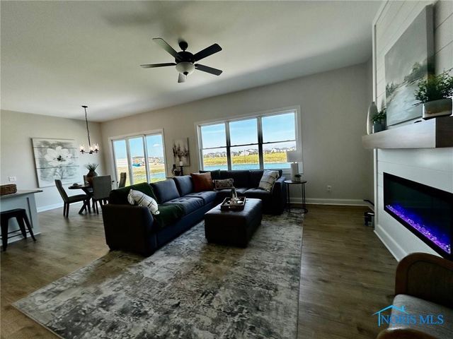 1244 Dublin Drive, Waterville, OH 43566