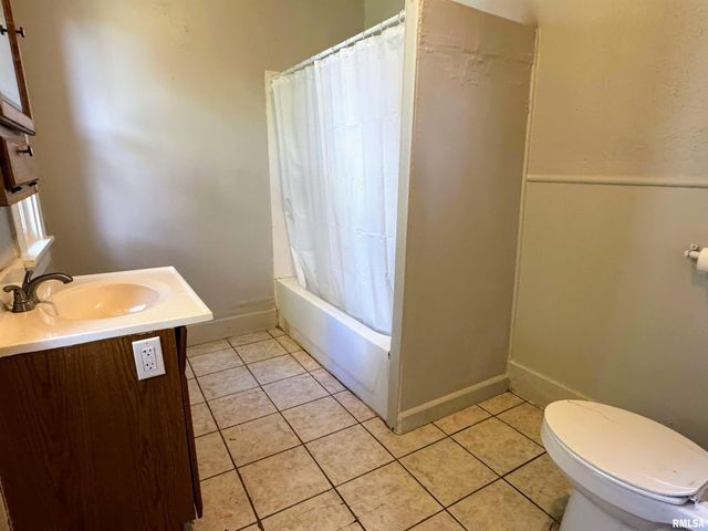 2015 N CENTRAL Avenue, Peoria, IL 61603