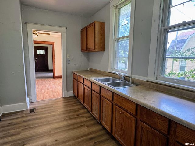 2015 N CENTRAL Avenue, Peoria, IL 61603