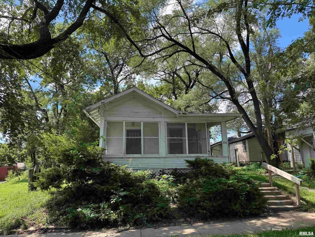 2015 N CENTRAL Avenue, Peoria, IL 61603