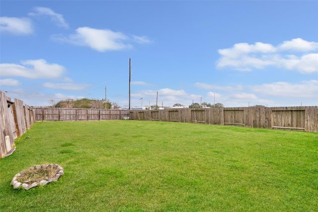 8306 Tamarind Lane, Baytown, TX 77521