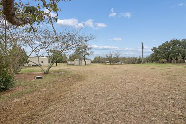 548 Highland Road, Springtown, TX 76082