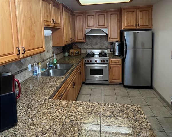 1150 N Kirby 75, Hemet, CA 92545